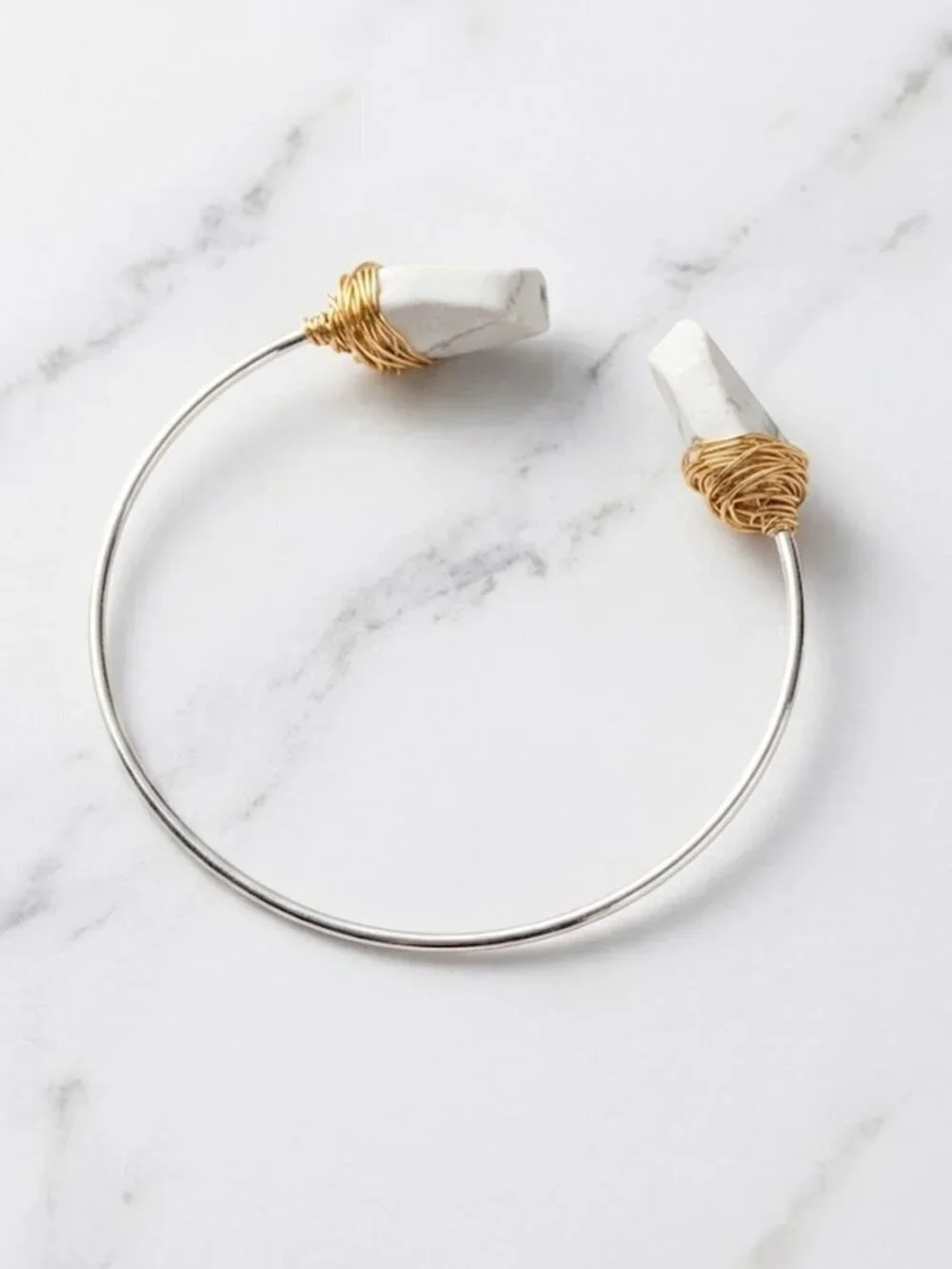Fashionable Ladies Stone Bracelet